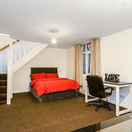 Spacious Studio Flat- Watford Junction & Harry Potter World Exterior foto